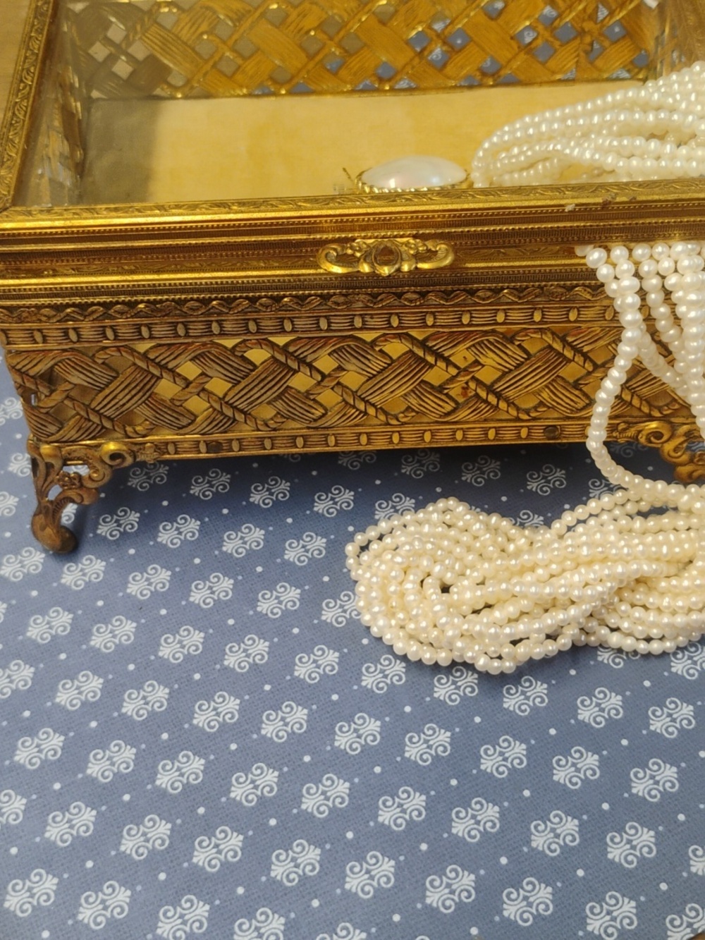 Vintage-Style Filigree Gold Jewelry Box